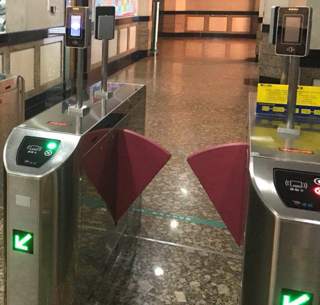 通道閘人臉識別一體機